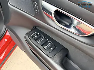 Used 2019 Volvo V60 Momentum Red - Interior and Exterior details 16