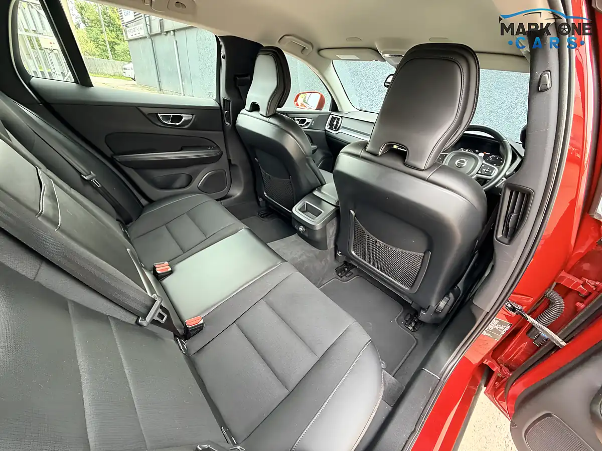 Used 2019 Volvo V60 Momentum Red - Interior and Exterior details 18
