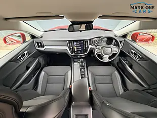 Used 2019 Volvo V60 Momentum Red - Interior and Exterior details 3