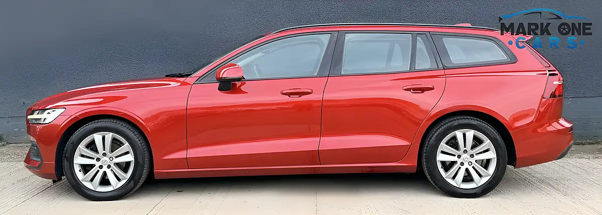 Used 2019 Volvo V60 Momentum Red - Interior and Exterior details 7