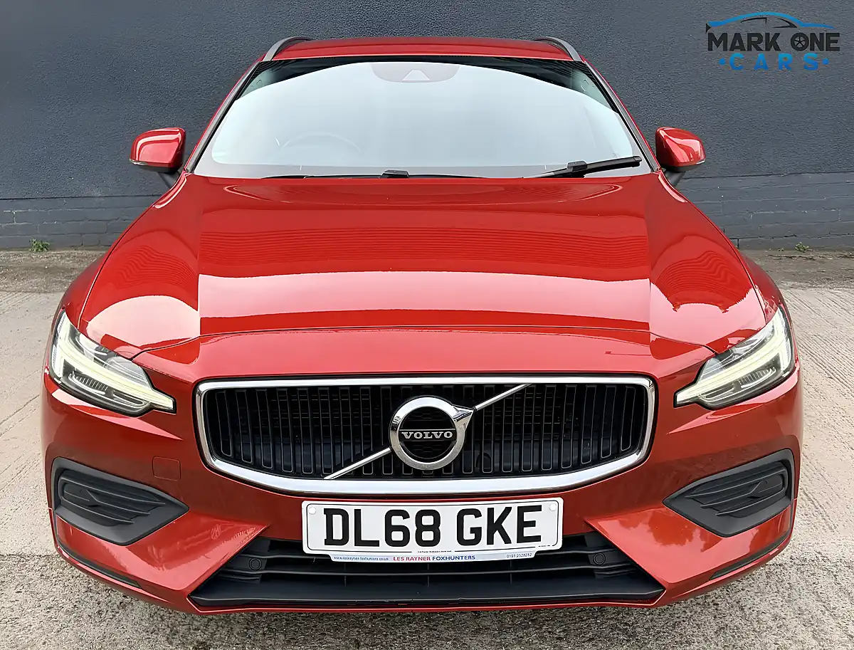 Used 2019 Volvo V60 Momentum Red - Interior and Exterior details 8