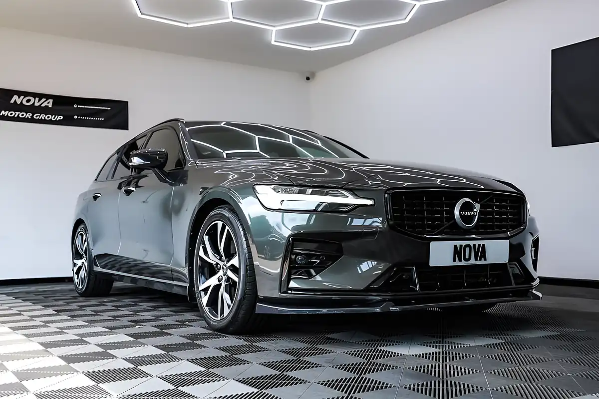 Used 2019 Volvo V60 R-Design Grey - Interior and Exterior details 3