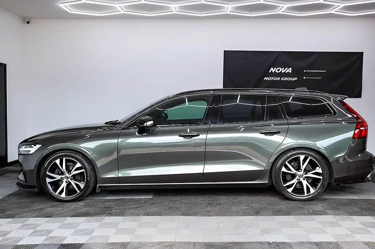 Used 2019 Volvo V60 R-Design Grey - Interior and Exterior details 6