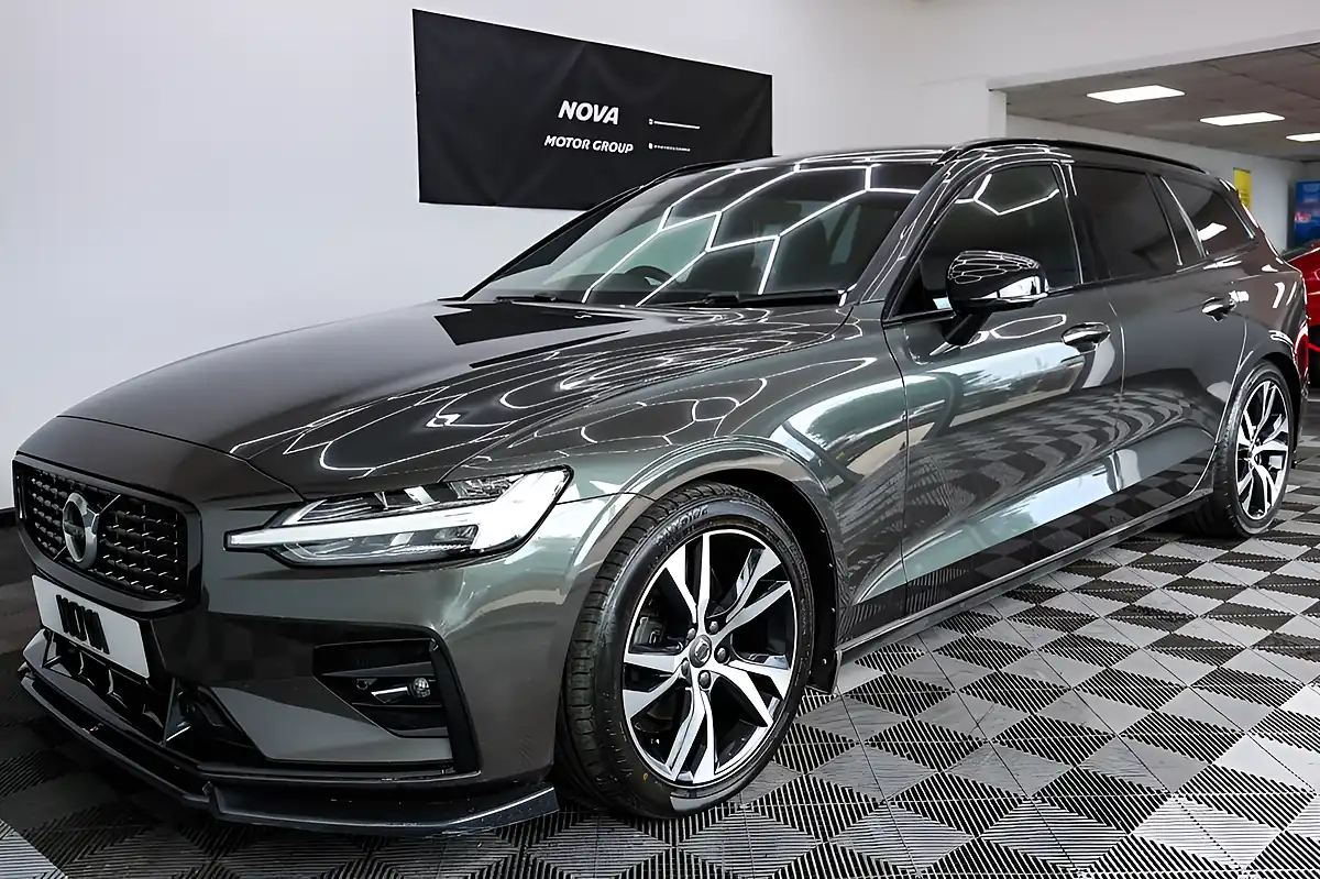 Used 2019 Volvo V60 R-Design Grey - Interior and Exterior details 7