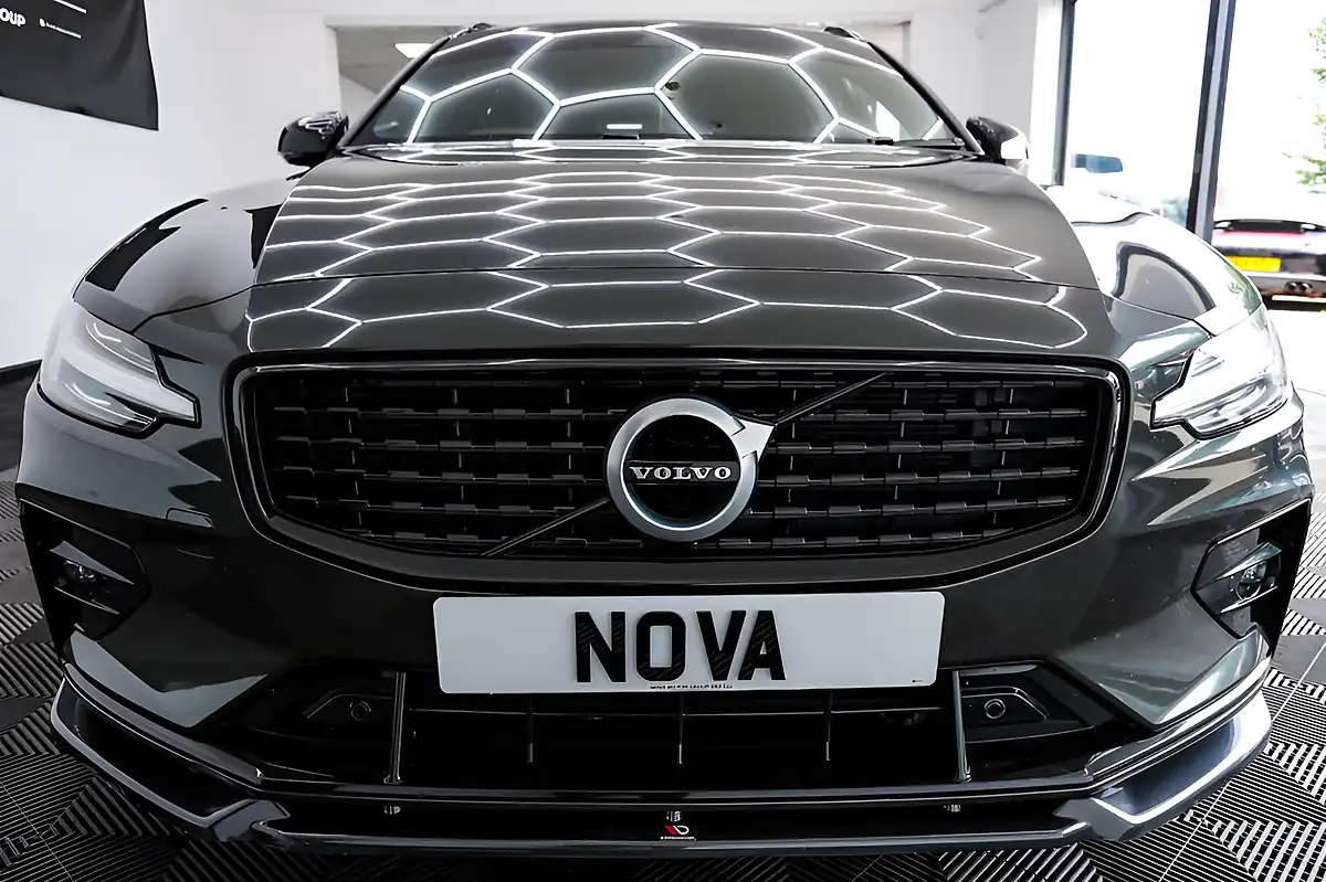 Used 2019 Volvo V60 R-Design Grey - Interior and Exterior details 8