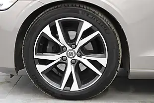 Used 2019 Volvo V60 R-Design Grey - Interior and Exterior details 13