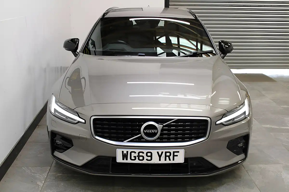 Used 2019 Volvo V60 R-Design Grey - Interior and Exterior details 14
