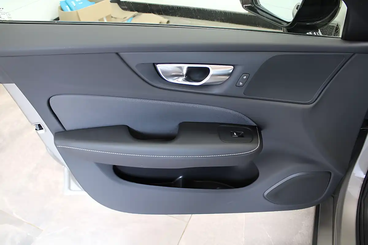 Used 2019 Volvo V60 R-Design Grey - Interior and Exterior details 16