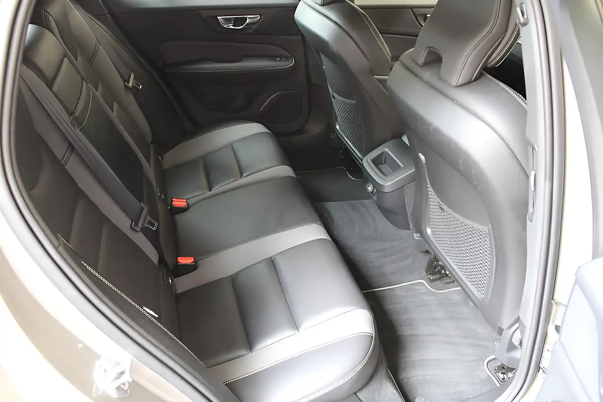 Used 2019 Volvo V60 R-Design Grey - Interior and Exterior details 17