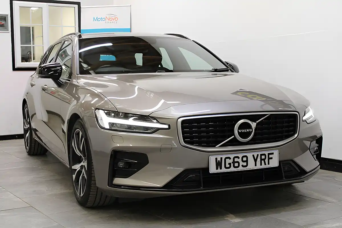 Used 2019 Volvo V60 R-Design Grey - Interior and Exterior details 7