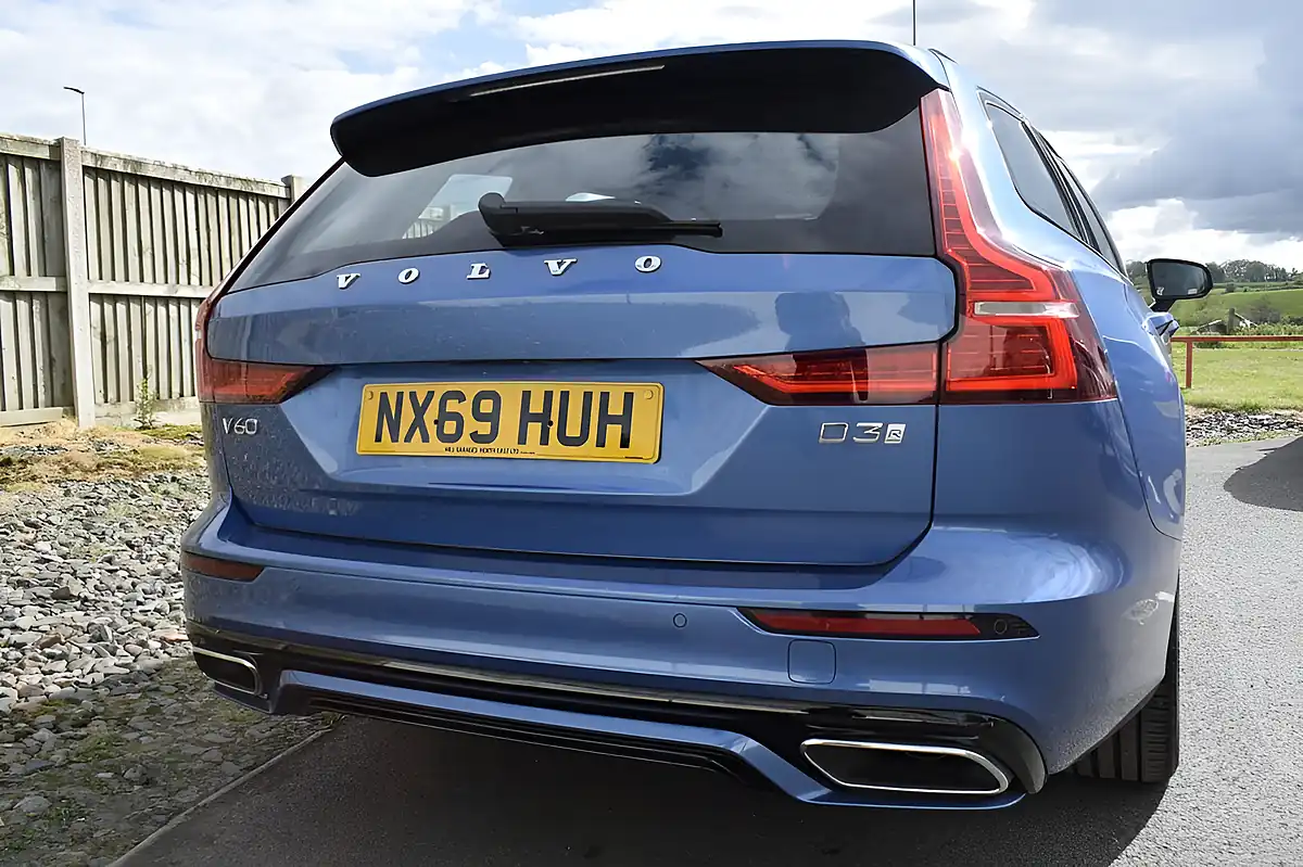 Used 2019 Volvo V60 R-Design Plus Bursting Blue - Interior and Exterior details 15
