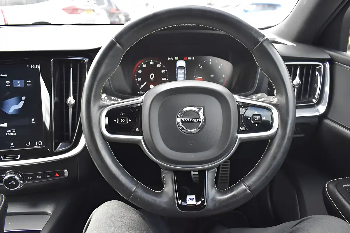 Used 2019 Volvo V60 R-Design Plus Bursting Blue - Interior and Exterior details 19