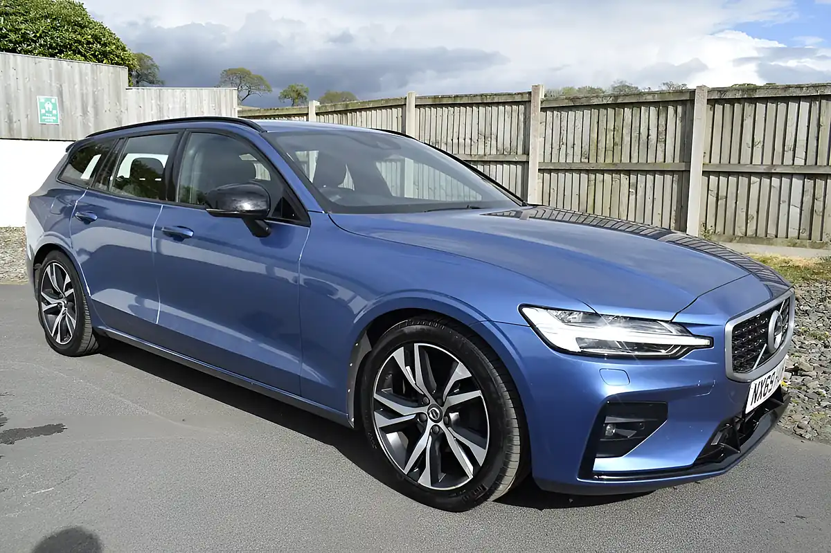 Used 2019 Volvo V60 R-Design Plus Bursting Blue - Interior and Exterior details 20