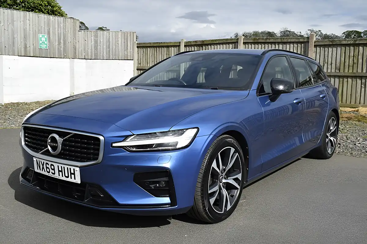 Used 2019 Volvo V60 R-Design Plus Bursting Blue - Interior and Exterior details 3