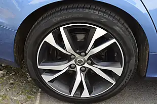 Used 2019 Volvo V60 R-Design Plus Bursting Blue - Interior and Exterior details 5