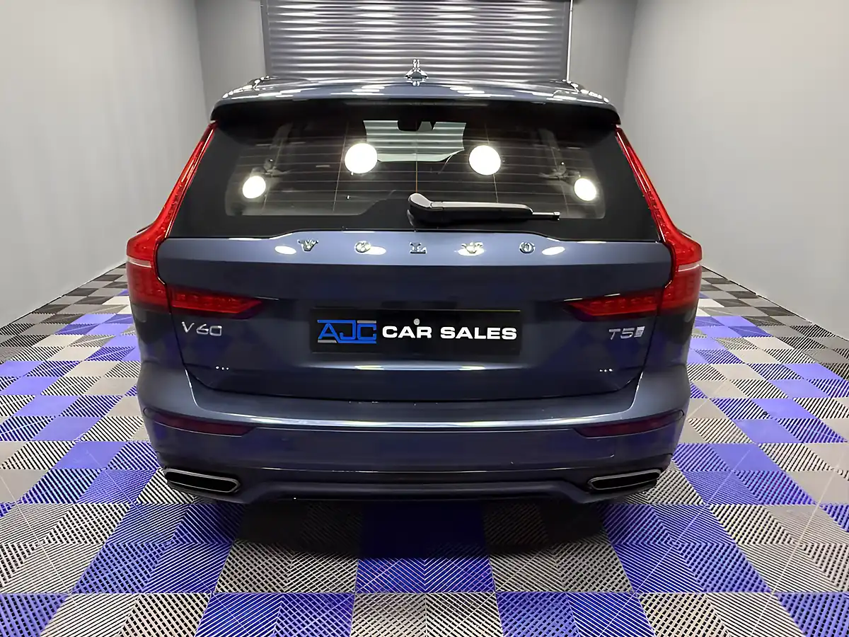 Used 2019 Volvo V60 R-Design Plus Denim Blue - Interior and Exterior details 10