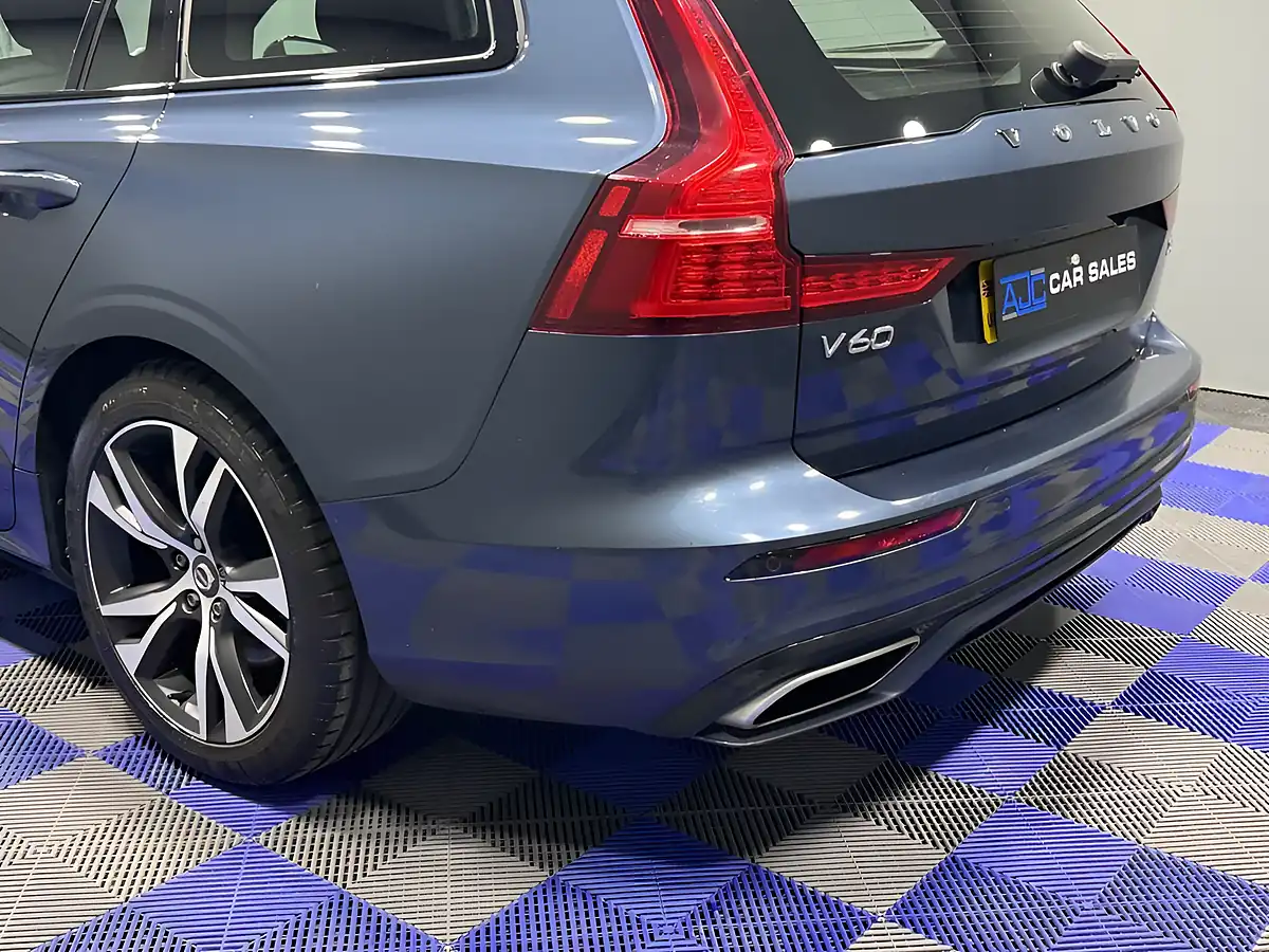 Used 2019 Volvo V60 R-Design Plus Denim Blue - Interior and Exterior details 11