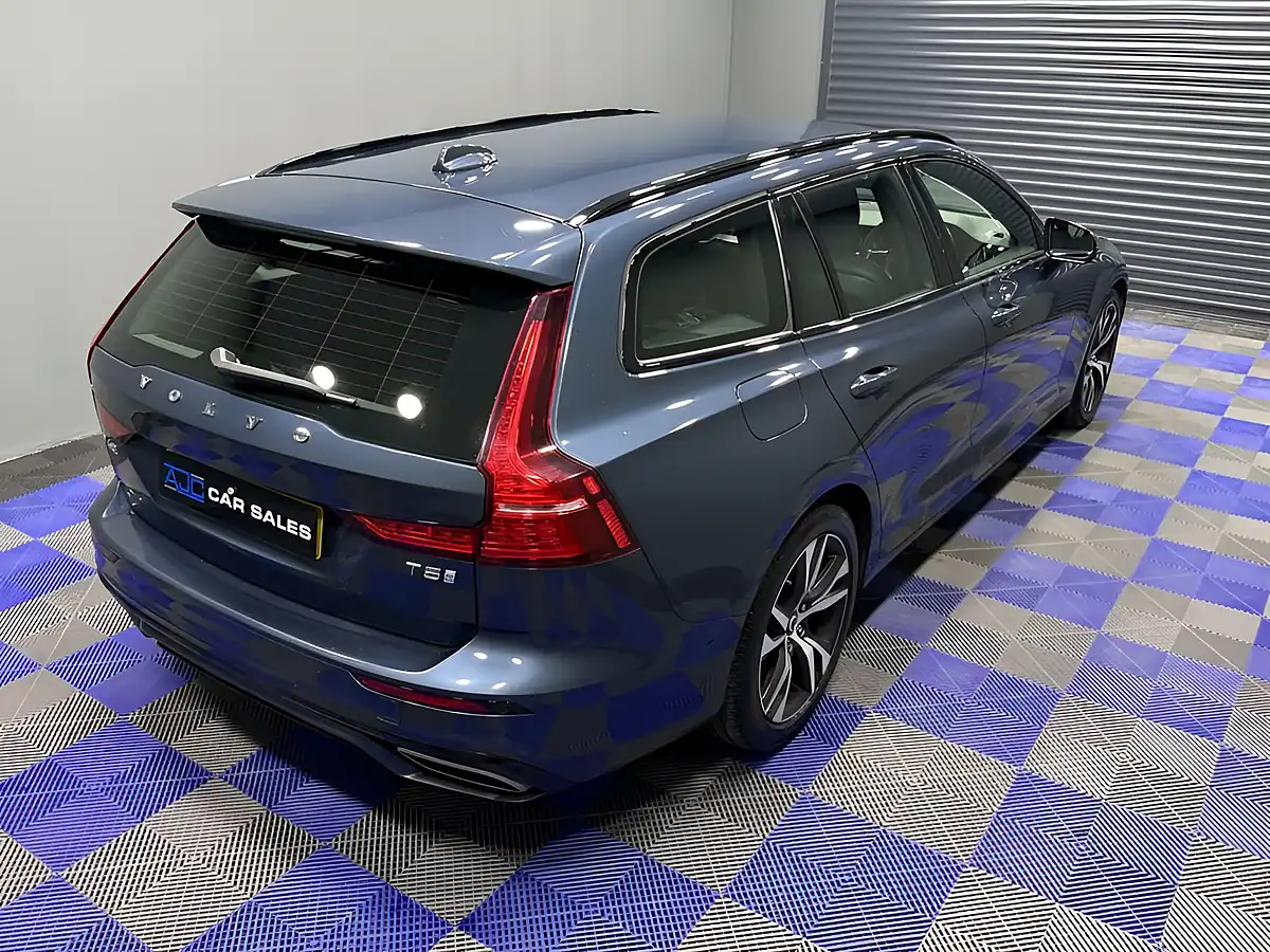 Used 2019 Volvo V60 R-Design Plus Denim Blue - Interior and Exterior details 14