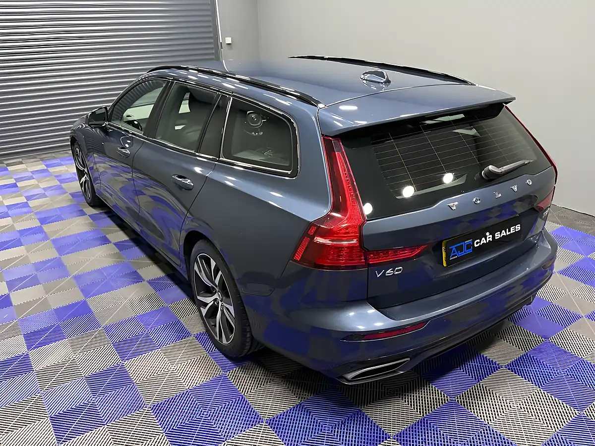 Used 2019 Volvo V60 R-Design Plus Denim Blue - Interior and Exterior details 15
