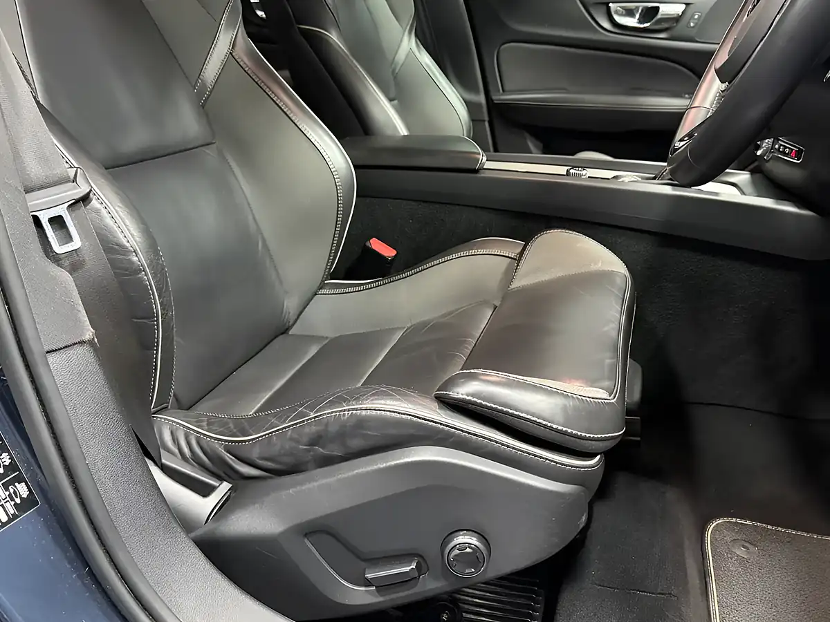 Used 2019 Volvo V60 R-Design Plus Denim Blue - Interior and Exterior details 19