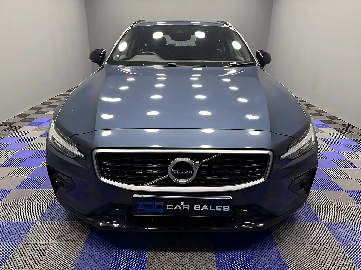 Used 2019 Volvo V60 R-Design Plus Denim Blue - Interior and Exterior details 4