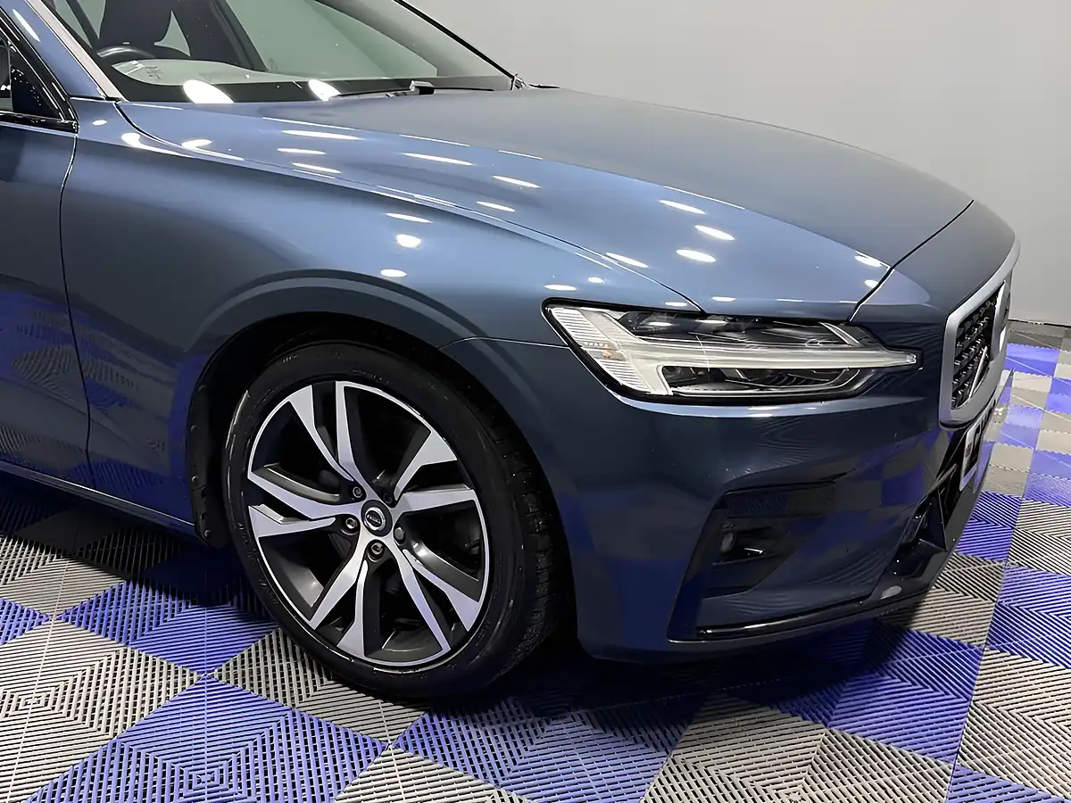 Used 2019 Volvo V60 R-Design Plus Denim Blue - Interior and Exterior details 5