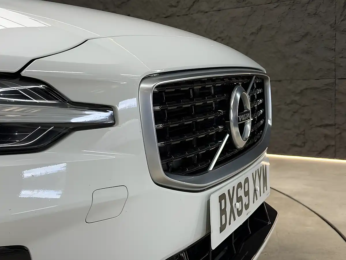 Used 2019 Volvo V60 R-Design Plus White - Interior and Exterior details 15