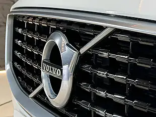 Used 2019 Volvo V60 R-Design Plus White - Interior and Exterior details 16