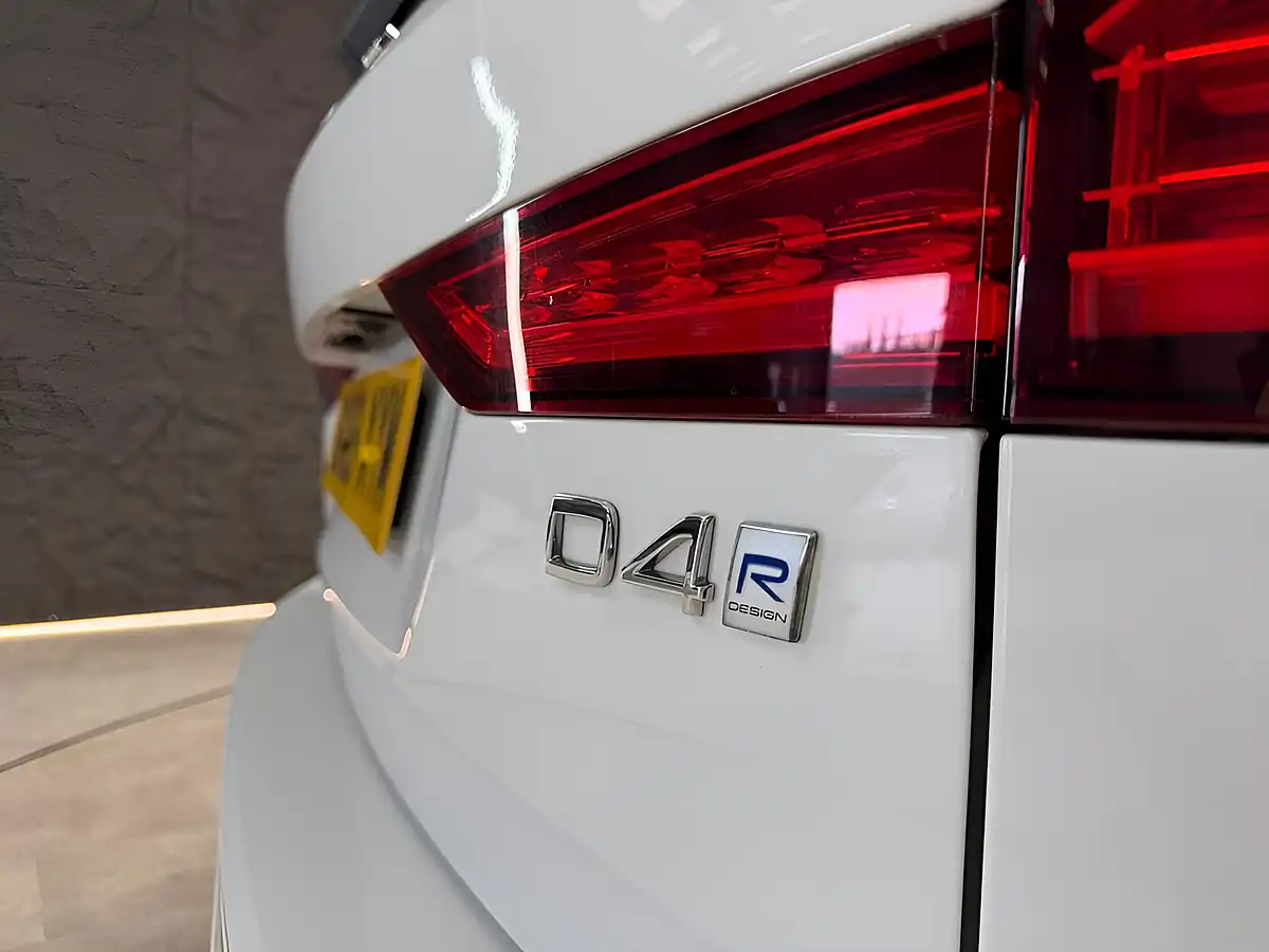 Used 2019 Volvo V60 R-Design Plus White - Interior and Exterior details 18