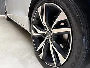Used 2019 Volvo V60 R-Design Plus White - Interior and Exterior details 19