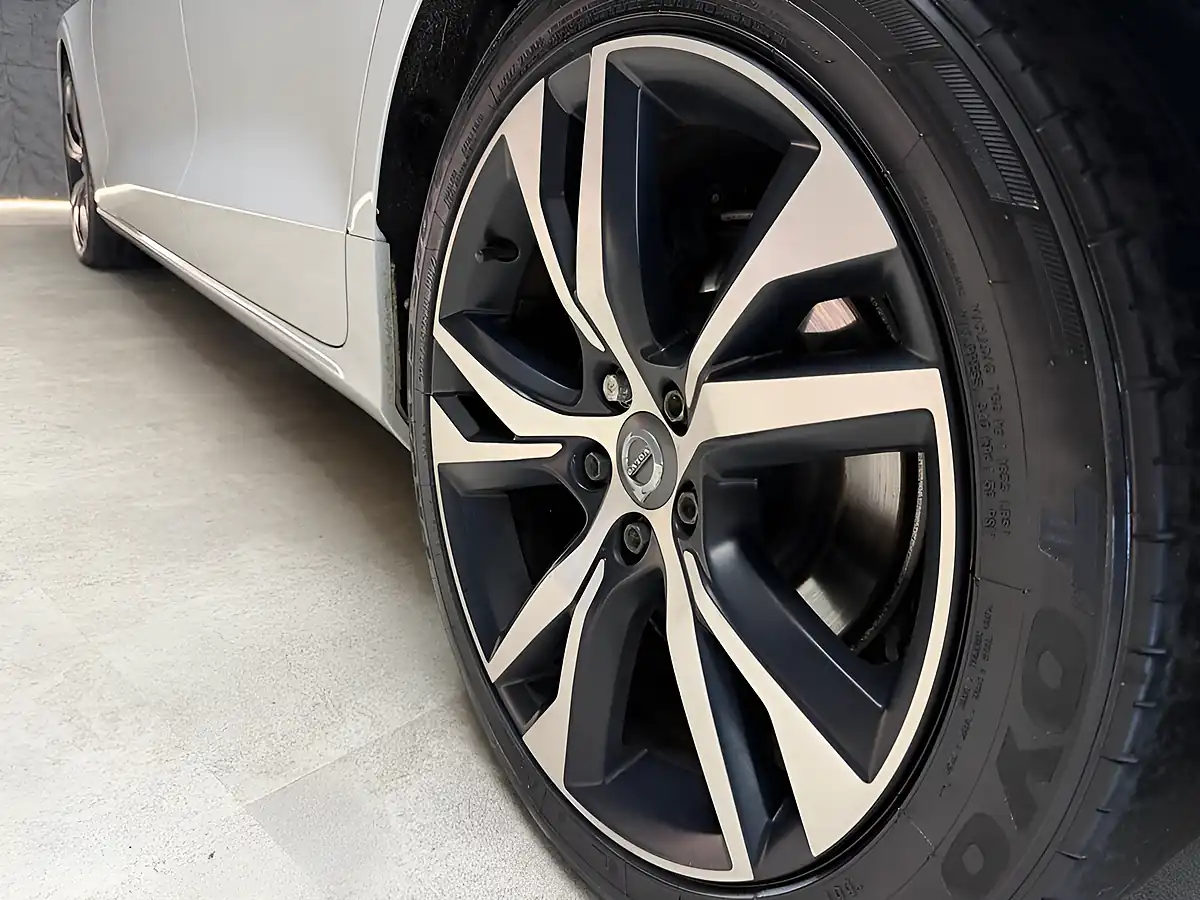 Used 2019 Volvo V60 R-Design Plus White - Interior and Exterior details 19