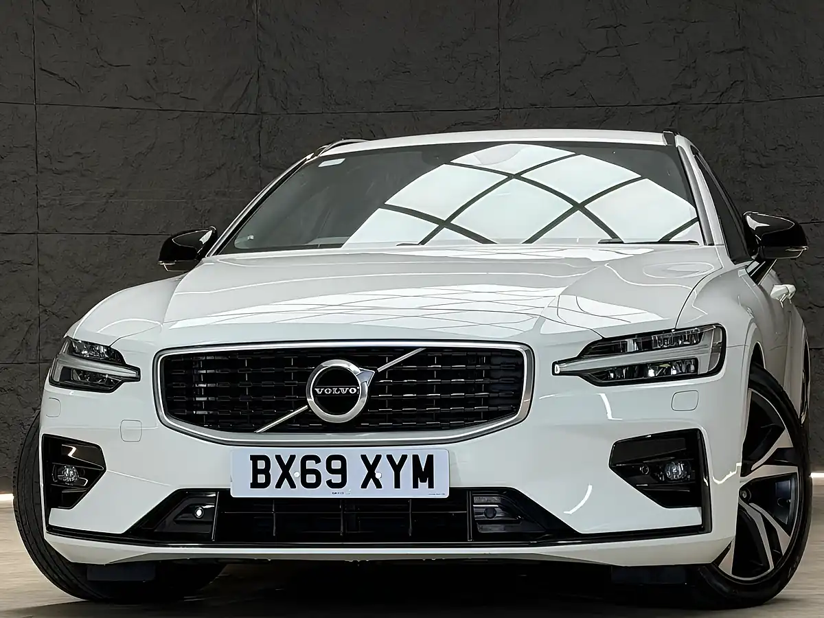 Used 2019 Volvo V60 R-Design Plus White - Interior and Exterior details 3