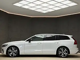 Used 2019 Volvo V60 R-Design Plus White - Interior and Exterior details 7