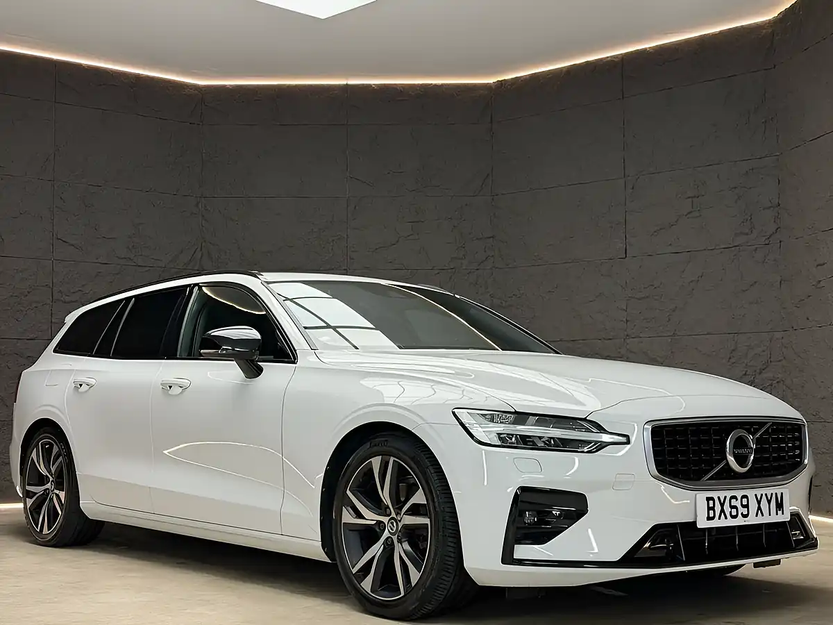 Used 2019 Volvo V60 R-Design Plus White - Interior and Exterior details 9