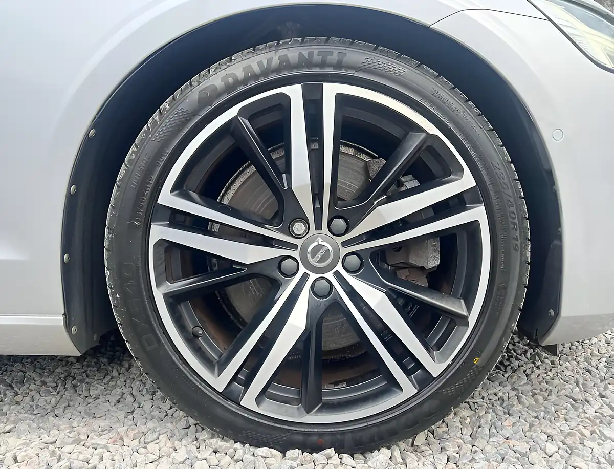 Used 2019 Volvo V60 R-Design Pro Bright Silver - Interior and Exterior details 10