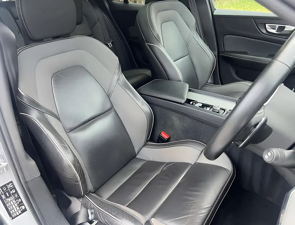 Used 2019 Volvo V60 R-Design Pro Bright Silver - Interior and Exterior details 14