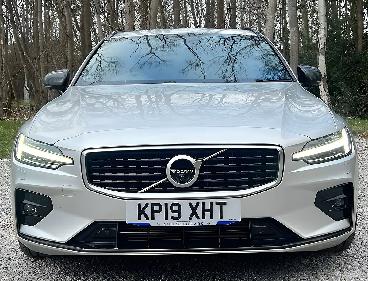 Used 2019 Volvo V60 R-Design Pro Bright Silver - Interior and Exterior details 8