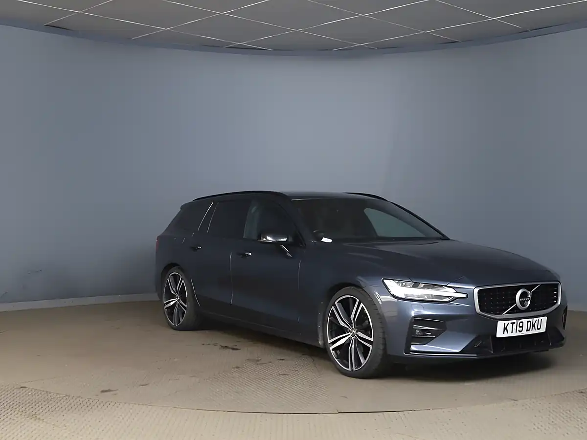 Used 2019 Volvo V60 R-Design Pro Denim Blue - Interior and Exterior details 11