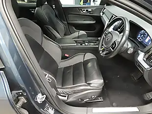 Used 2019 Volvo V60 R-Design Pro Denim Blue - Interior and Exterior details 6