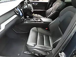 Used 2019 Volvo V60 R-Design Pro Denim Blue - Interior and Exterior details 7