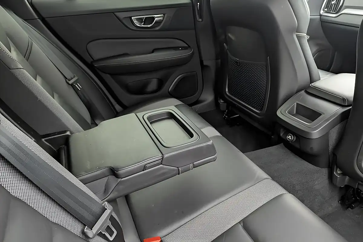 Used 2019 Volvo V60 R-Design Pro Pebble Grey - Interior and Exterior details 17