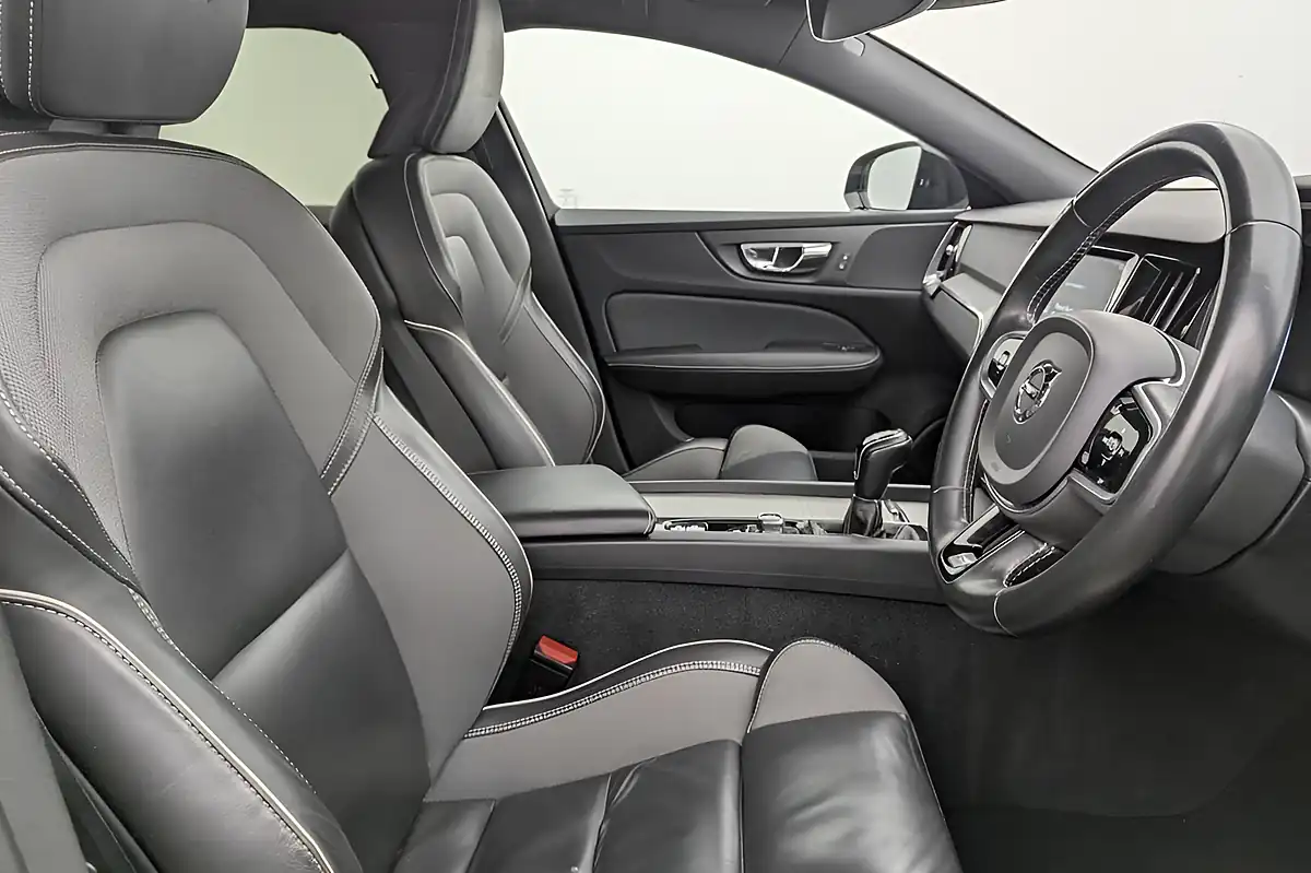 Used 2019 Volvo V60 R-Design Pro Pebble Grey - Interior and Exterior details 3