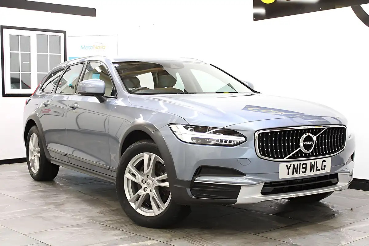 Used 2019 Volvo V90 Cross Country Mussel Blue - Front View