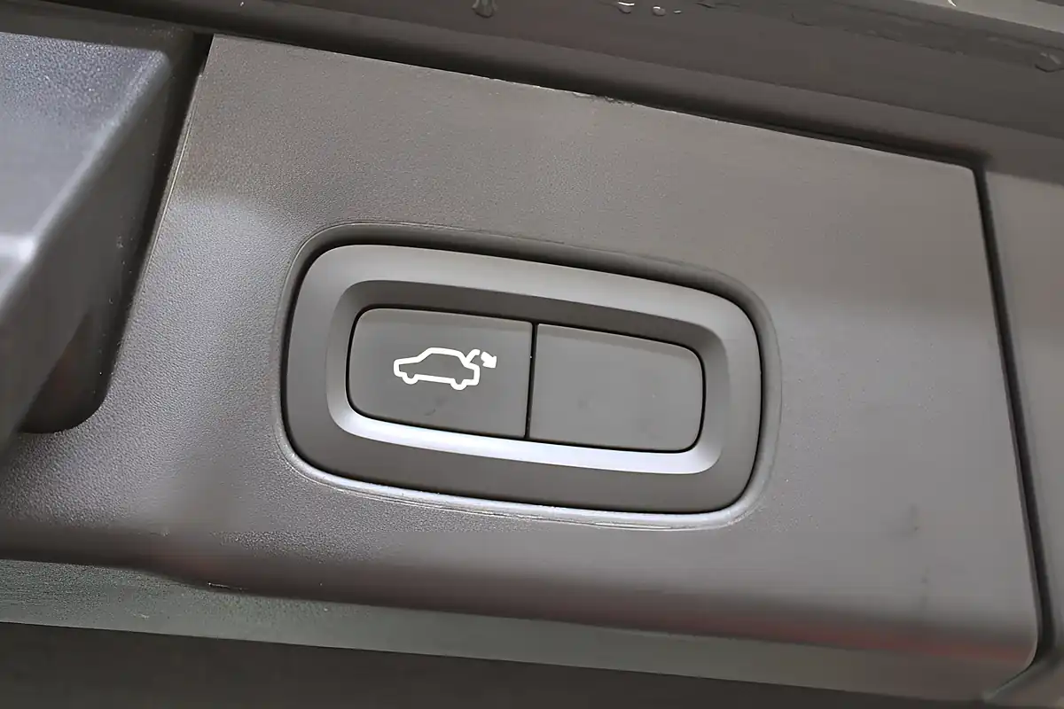 Used 2019 Volvo V90 Cross Country Mussel Blue - Interior and Exterior details 11