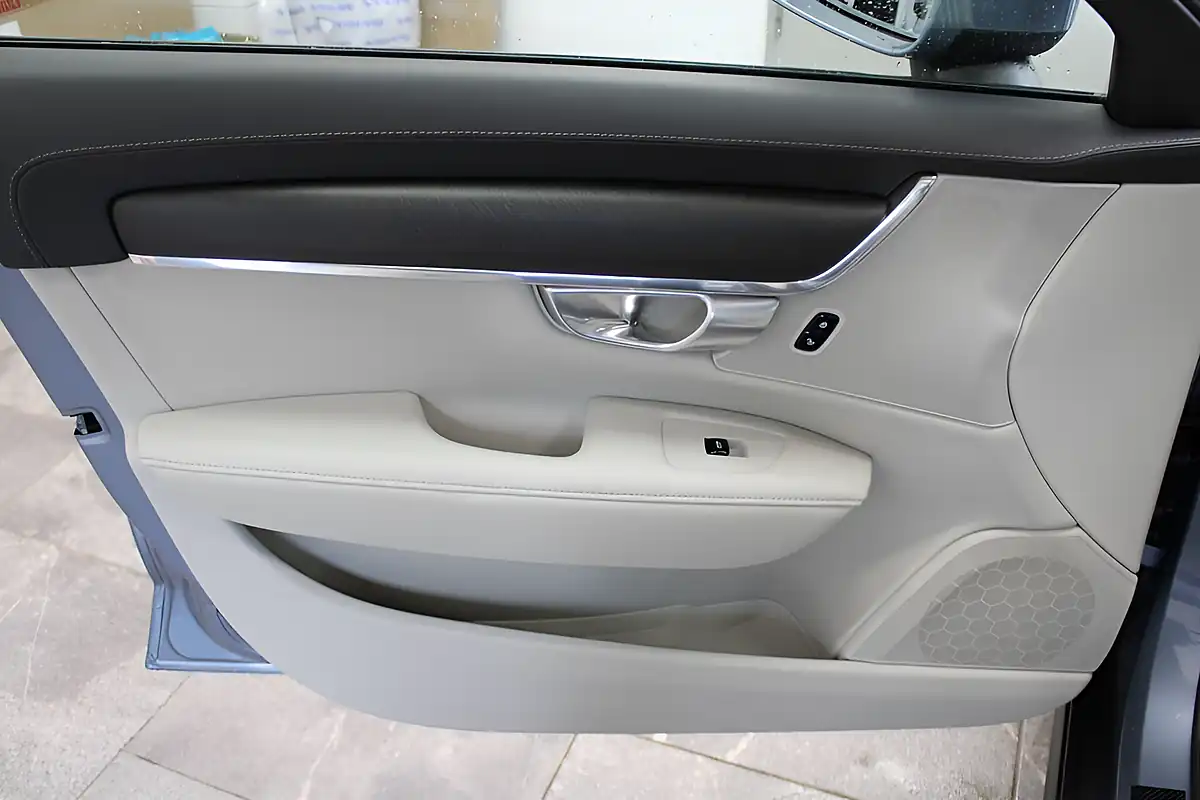 Used 2019 Volvo V90 Cross Country Mussel Blue - Interior and Exterior details 16