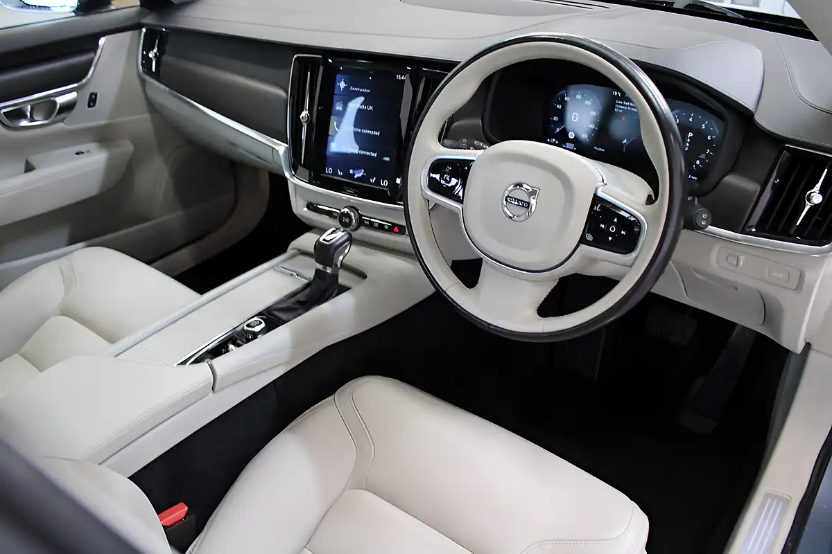 Used 2019 Volvo V90 Cross Country Mussel Blue - Interior and Exterior details 18
