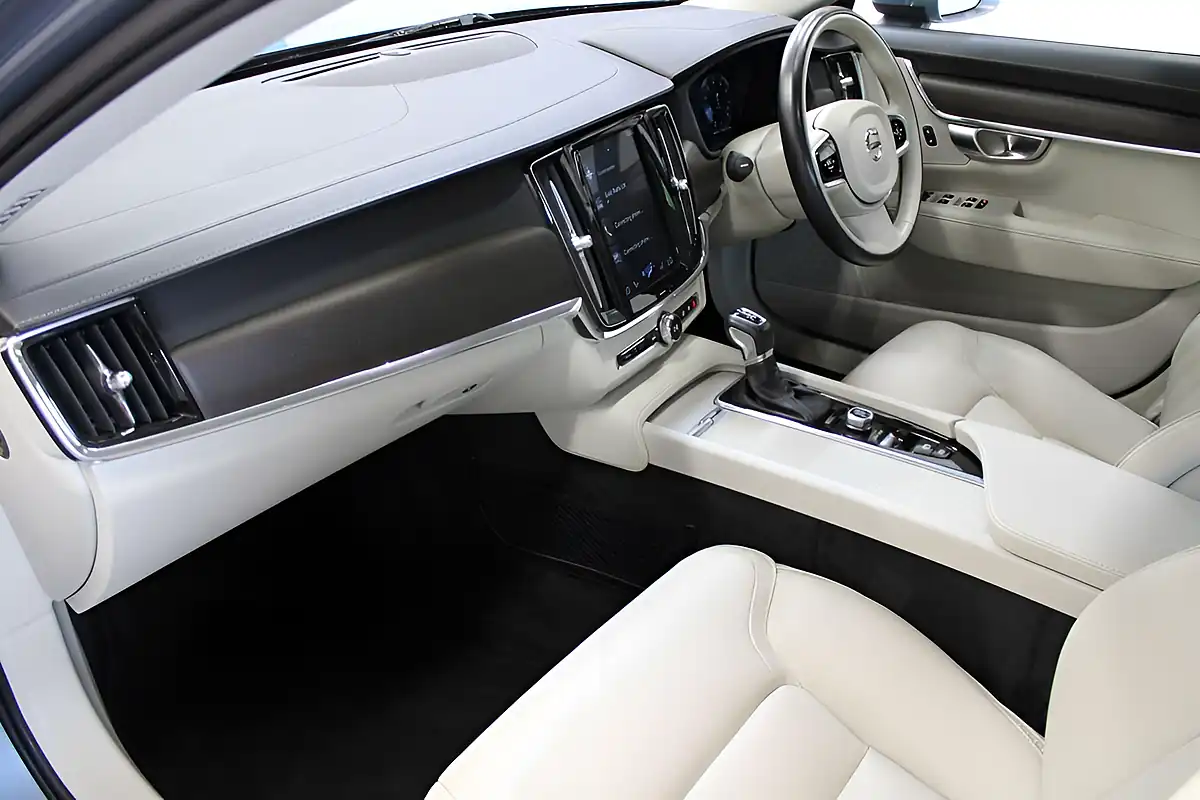 Used 2019 Volvo V90 Cross Country Mussel Blue - Interior and Exterior details 2
