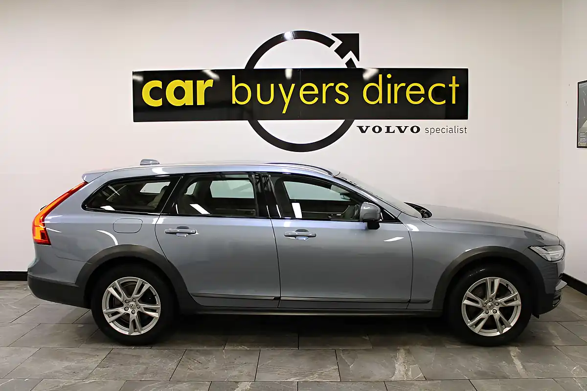 Used 2019 Volvo V90 Cross Country Mussel Blue - Interior and Exterior details 8