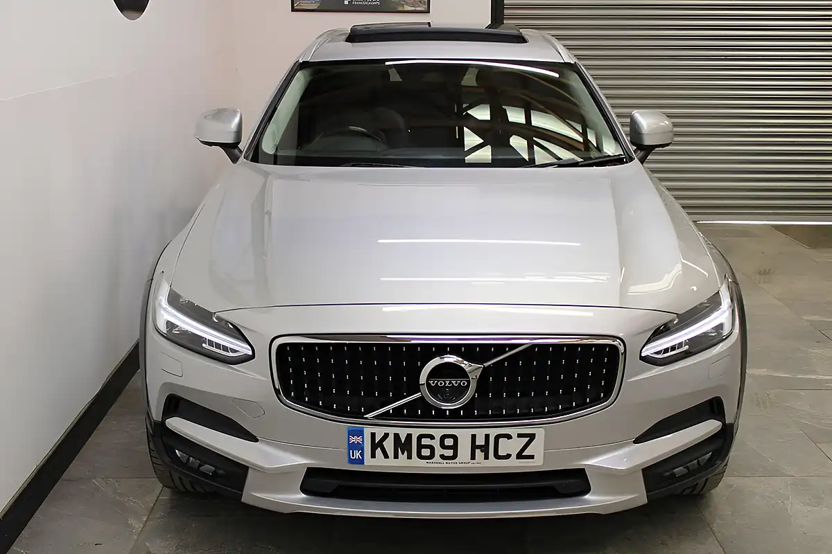 Used 2019 Volvo V90 Cross Country Plus Silver - Interior and Exterior details 13