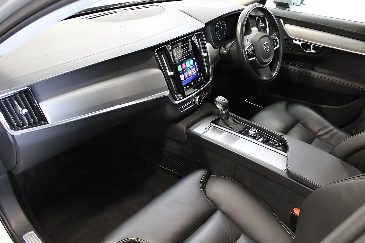 Used 2019 Volvo V90 Cross Country Plus Silver - Interior and Exterior details 2